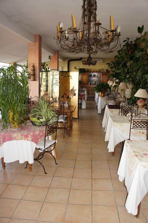 Hotel Les Cavalets Bauduen Exterior photo