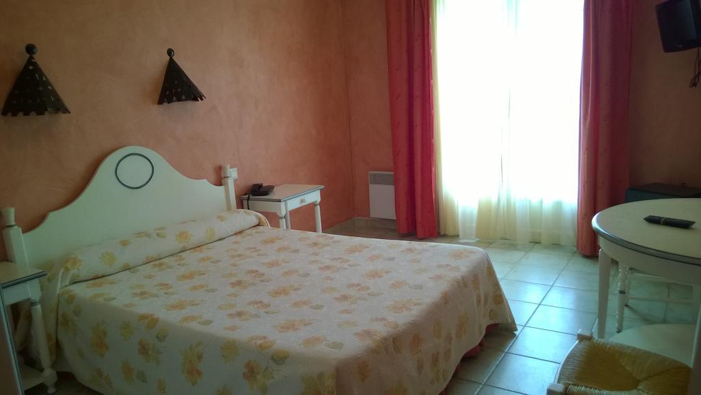 Hotel Les Cavalets Bauduen Room photo