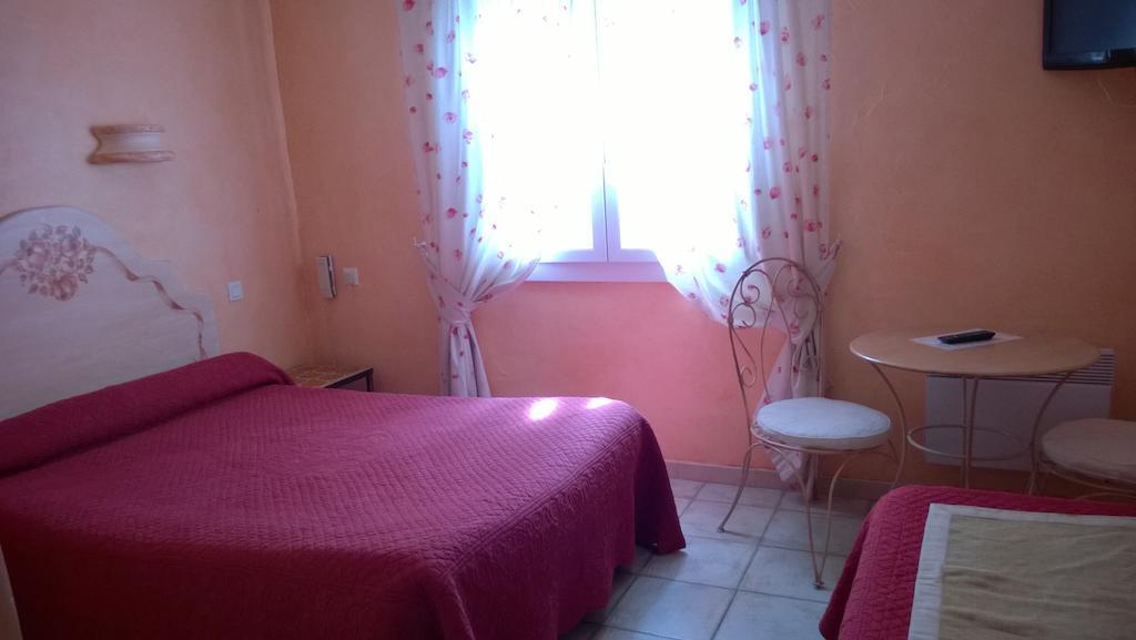 Hotel Les Cavalets Bauduen Room photo