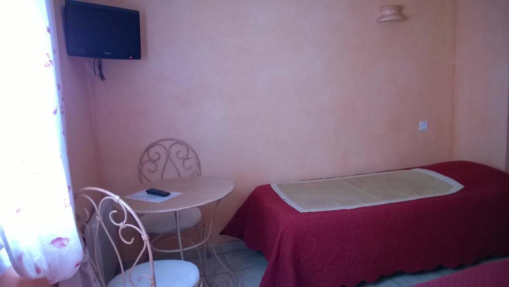 Hotel Les Cavalets Bauduen Room photo