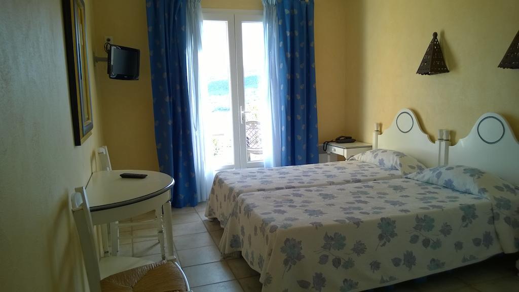 Hotel Les Cavalets Bauduen Room photo