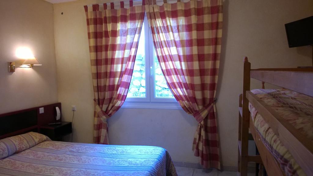Hotel Les Cavalets Bauduen Room photo