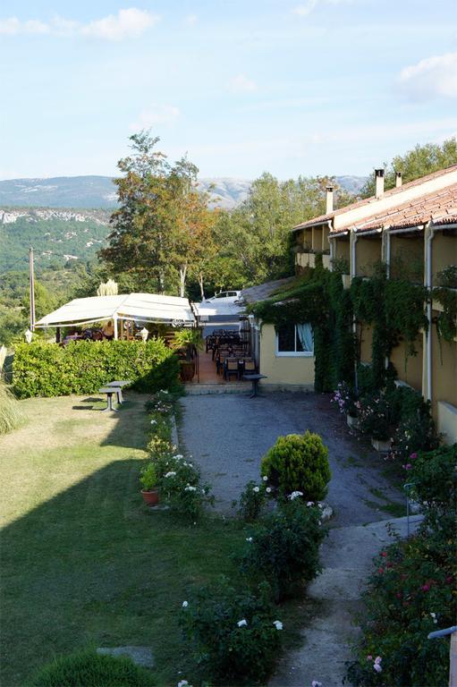 Hotel Les Cavalets Bauduen Exterior photo